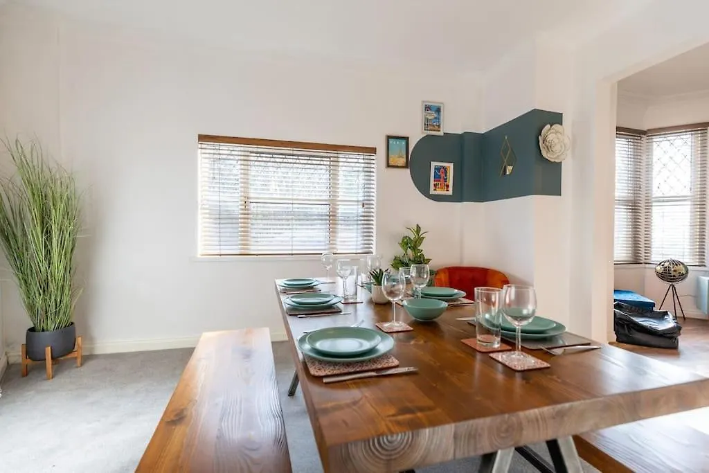 The Wanderer - Lovely 3Bd House - Upto 10 Guests. 카디프